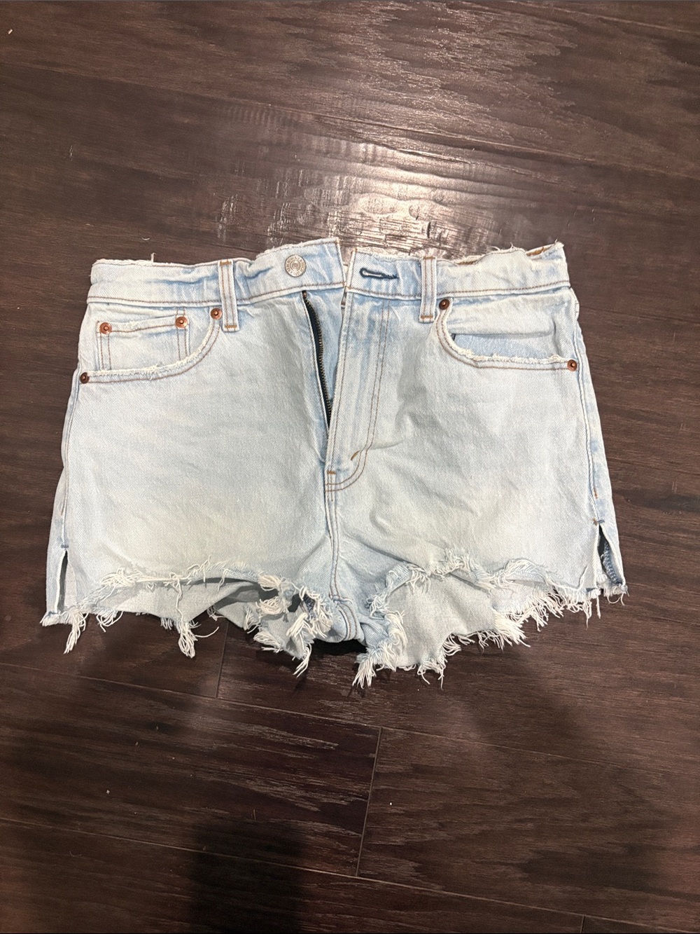 Abercrombie high-rise Mom short Light Wash Distressed Denim Women’s Shorts